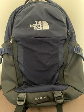 The North Face Men's Recon flex vent Backpack in Navy and Black